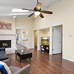 Pacific Paradise - Large Patio, Hot Tub, Short Walk To Beach, & Parking